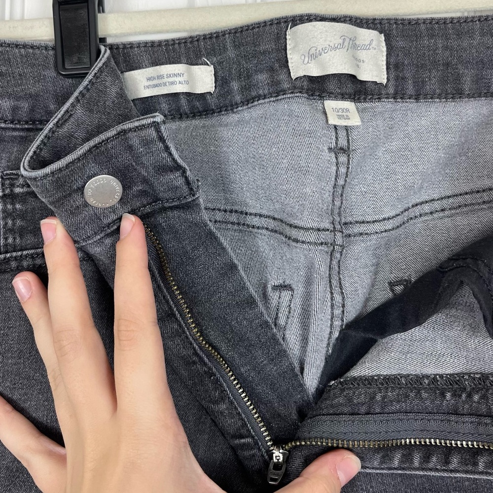 Universal Thread Washed Gray Denim High Rise Skinny Jeans - Picture 5 of 7